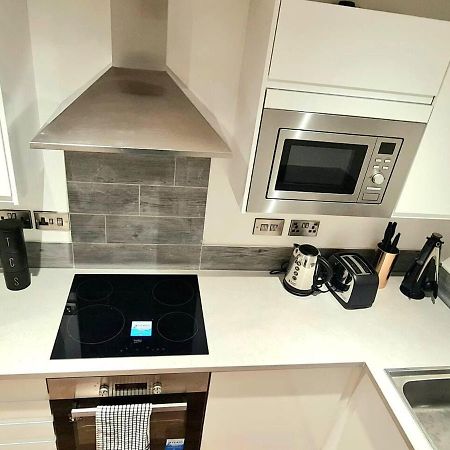 1-Bedroom Aprt In Salford- Freeparking- Sleeps3 Manchester Exteriör bild